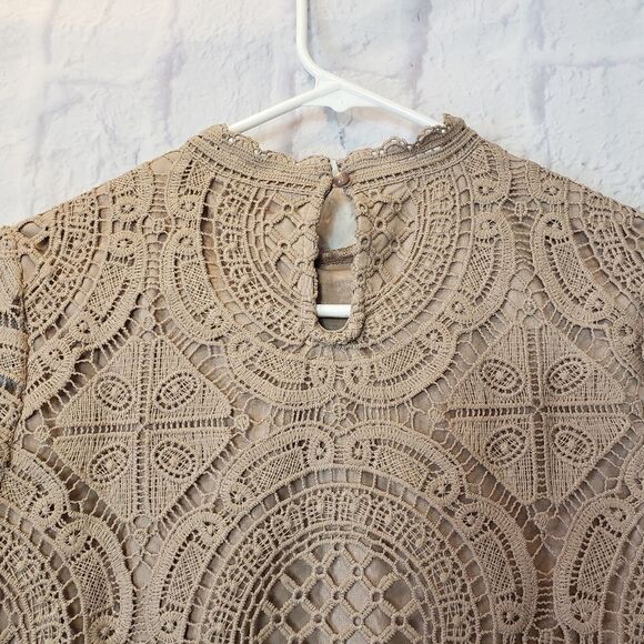 ULTRA PINK Cap Sleeve Lace/Crochet Top - Picture 9 of 10